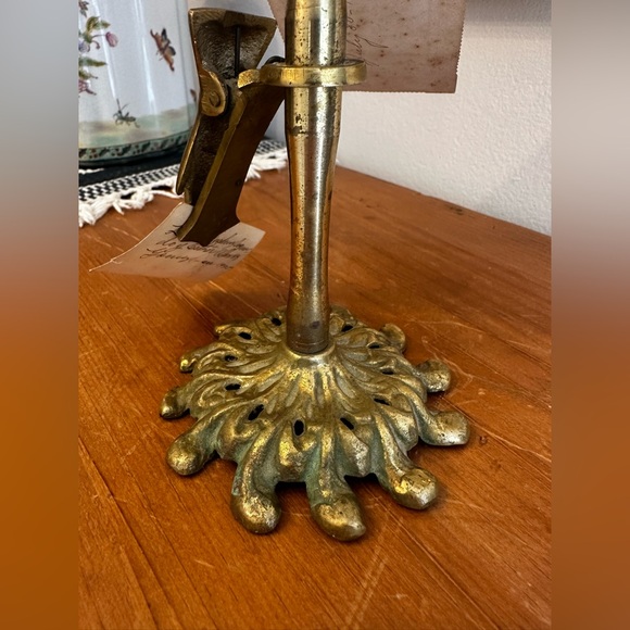Vintage Brass Glove Clip Holder - Picture 2 of 4